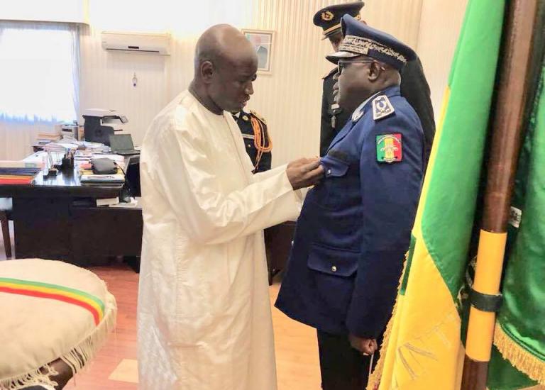 Le ministre de l'interieur Aly Ngouille NDIAYE et le Général de la gendarmerie Maissa Niang.jpg